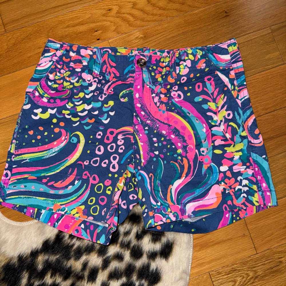 Lilly Pulitzer Womens Wills Shorts In Beach Loot Print Size 6 Preppy Tropical - Picture 3 of 7